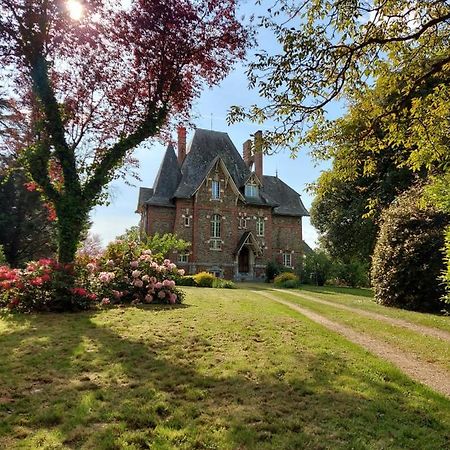 Le Manoir Des Rochers Bouere Bagian luar foto