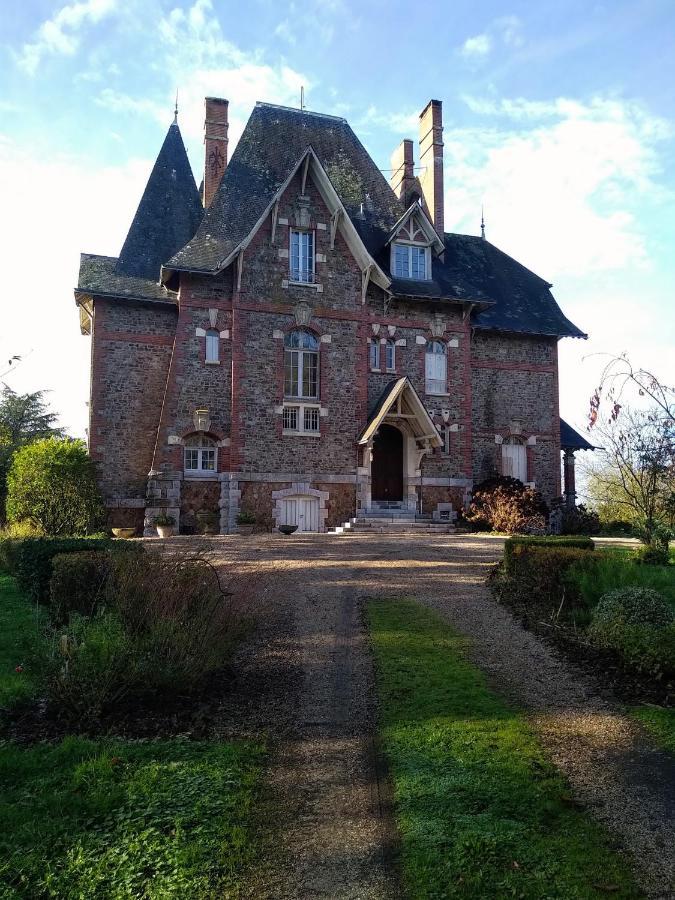 Le Manoir Des Rochers Bouere Bagian luar foto