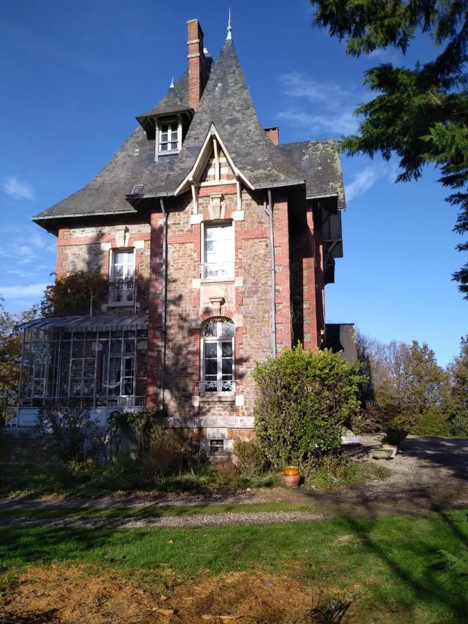 Le Manoir Des Rochers Bouere Bagian luar foto